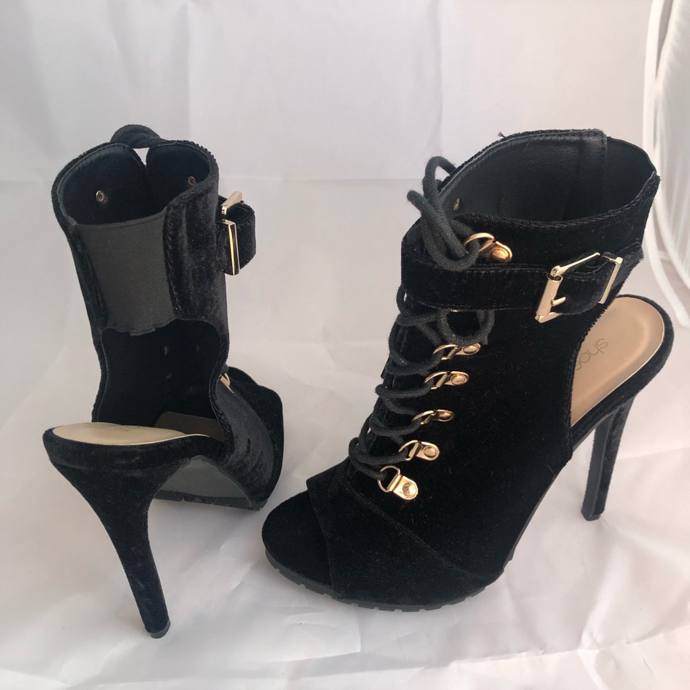 Jaleesa Bootie, black, size 8